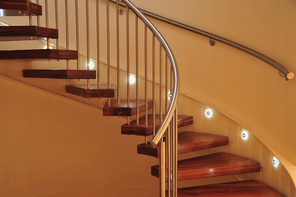 podświetlone schody kręcone